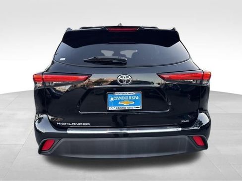 Used 2023 Toyota Highlander XLE image 4