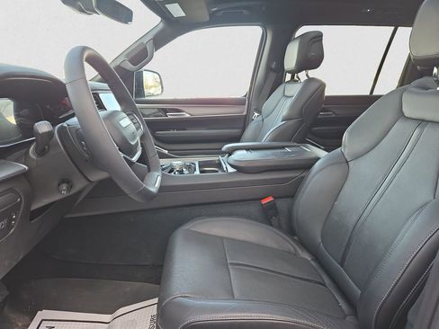 Used 2024 Jeep Wagoneer Series II image 10