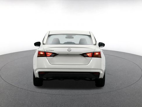 Used 2025 Nissan Altima 2.5 SV FWD image 8