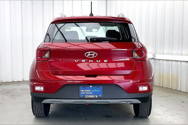 Used 2025 Hyundai Venue SEL FWD image 4