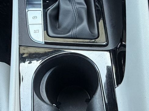 Used 2024 Hyundai Elantra Limited FWD image 21