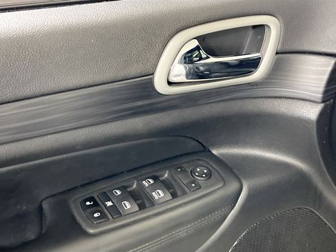 Used 2022 Jeep Grand Cherokee Laredo X image 18