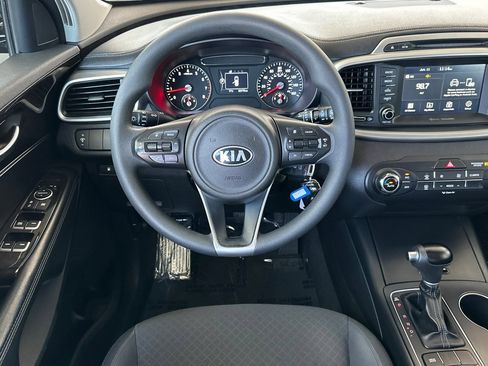 Used 2018 Kia Sorento FWD image 17