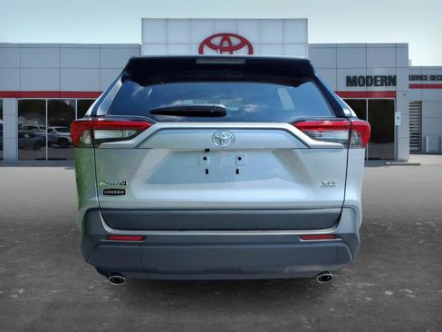 Used 2025 Toyota RAV4 XLE w/ Convenience Package FWD image 4