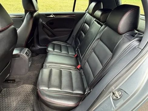 Used 2011 Volkswagen Golf 4-Door FWD image 17