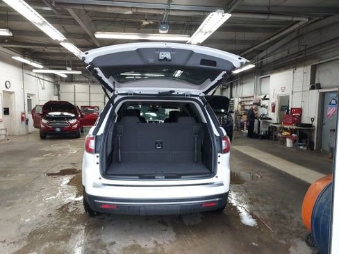 Used 2016 GMC Acadia SLE image 4