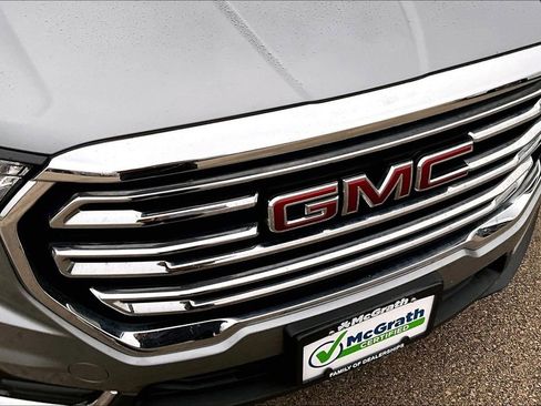 Used 2024 GMC Terrain SLT image 25