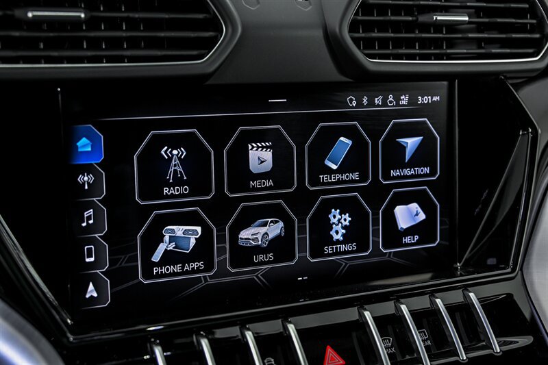 Used 2021 Lamborghini Urus AWD/4WD image 34