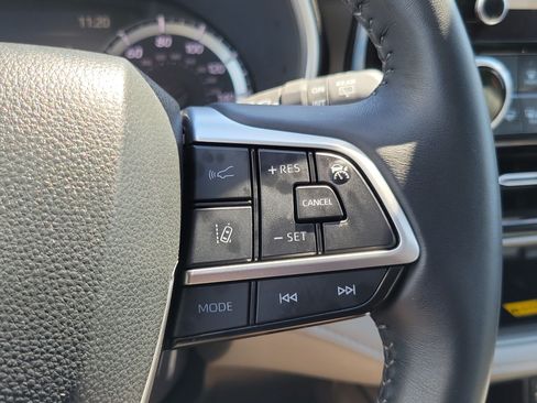 Certified 2025 Toyota Highlander XLE FWD image 26