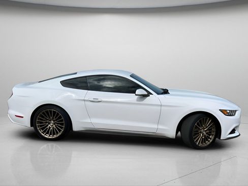 Used 2017 Ford Mustang Coupe RWD image 3