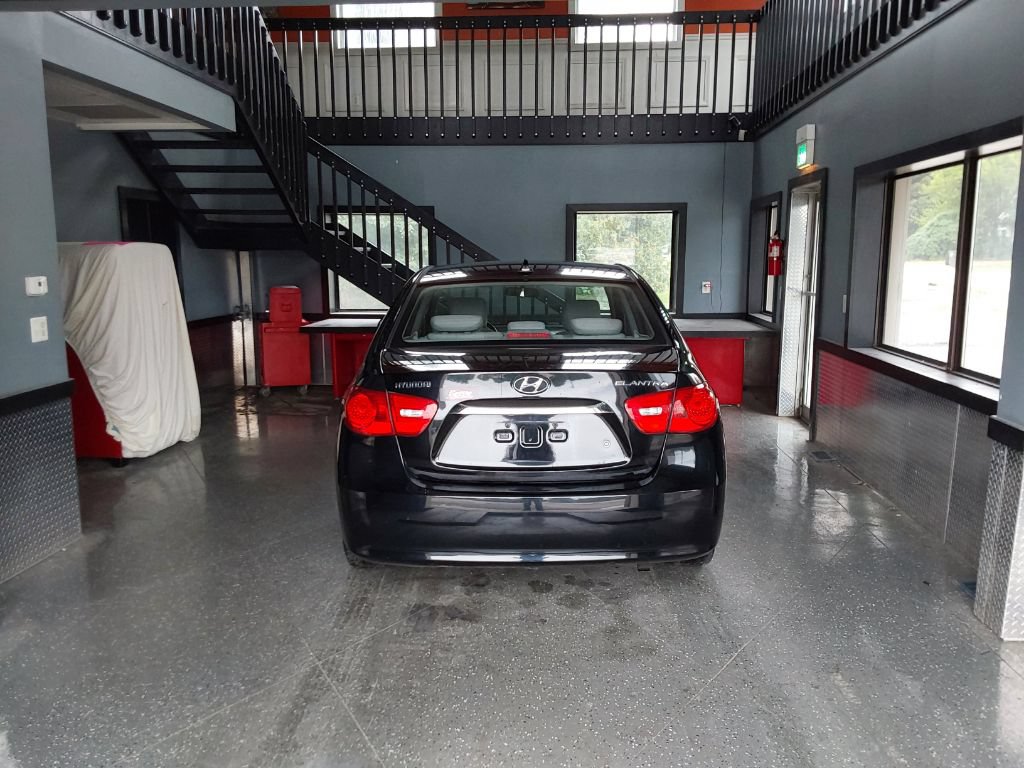 Used 2010 Hyundai Elantra GLS FWD image 10