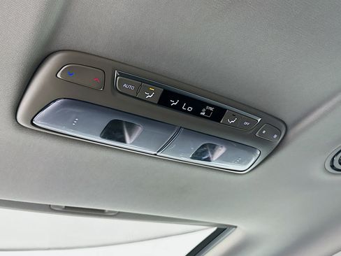 Used 2025 Kia Telluride S FWD image 28