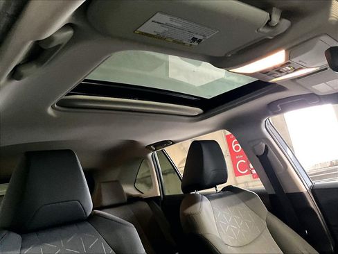 Used 2020 Toyota RAV4 XLE w/ Convenience Package image 12