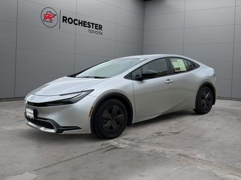Used 2024 Toyota Prius Prime FWD image 7