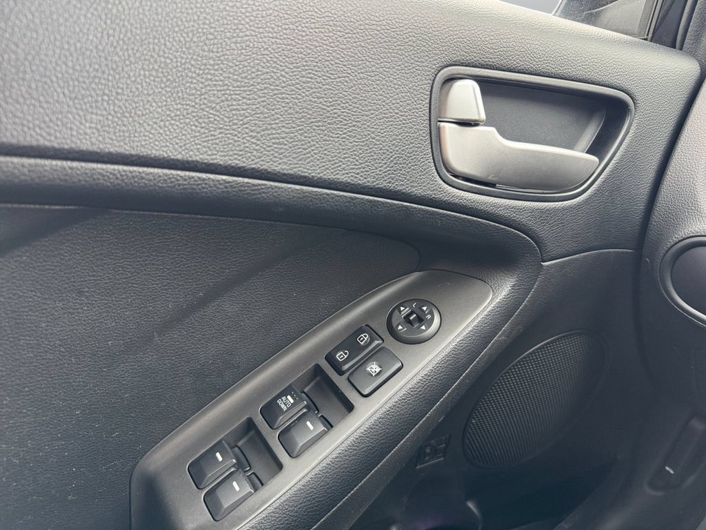 Used 2018 Kia Forte LX FWD image 11