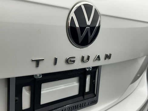 Used 2023 Volkswagen Tiguan SEL R-Line AWD/4WD image 40