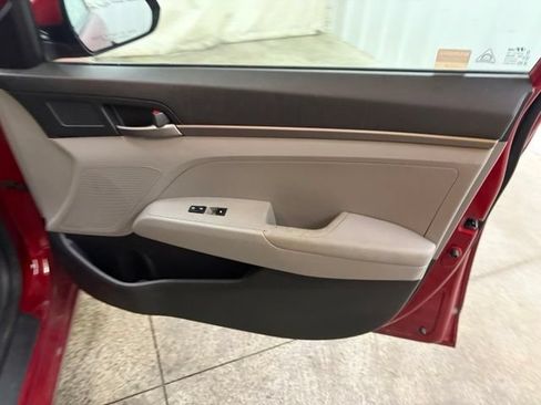Used 2018 Hyundai Elantra SE FWD image 18