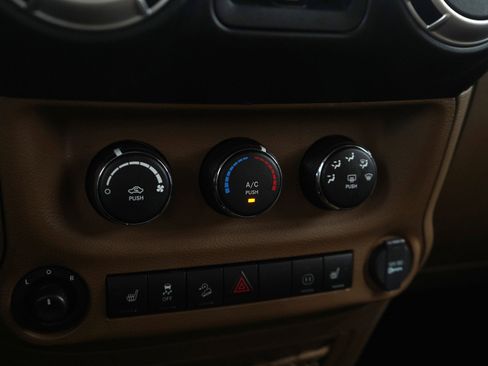 Used 2012 Jeep Wrangler Unlimited Sahara w/ Connectivity Group image 22