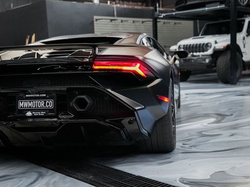 Used 2023 Lamborghini Huracan Tecnica RWD image 12