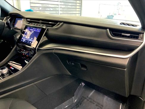 Used 2024 Jeep Grand Cherokee Laredo X w/ Trailer Tow Package image 19