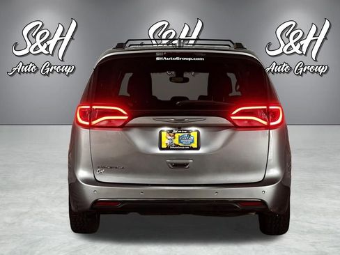 Used 2020 Chrysler Pacifica Touring-L image 21