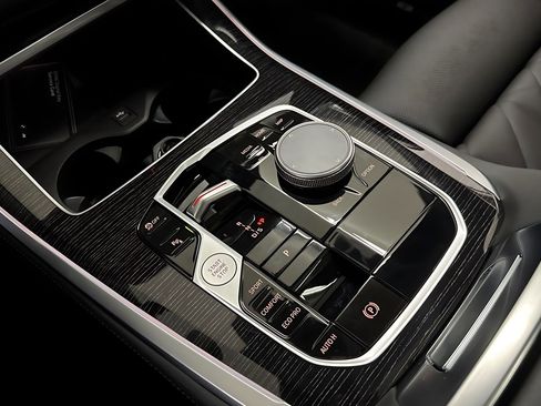 Used 2026 BMW X5 sDrive40i w/ M Sport Package RWD image 18