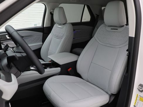 Used 2026 Ford Explorer Platinum w/ LUX Leather Package image 17