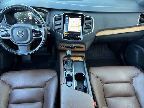 Used 2022 Volvo XC90 T6 Momentum w/ Climate Package image 16