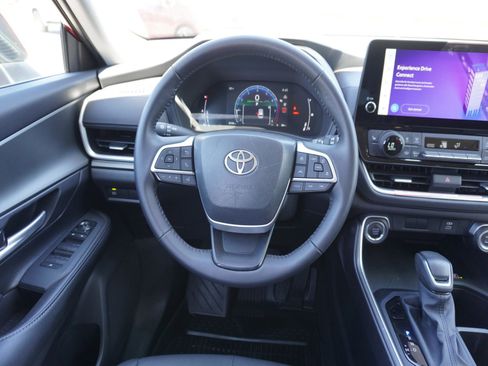 Used 2025 Toyota Grand Highlander FWD image 16