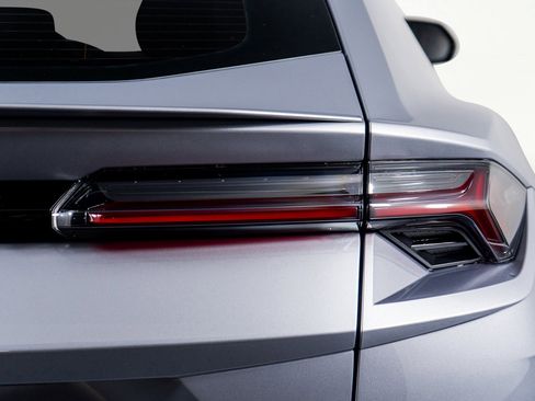 Used 2024 Lamborghini Urus S image 11