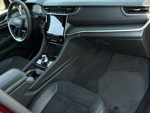 Used 2025 Jeep Grand Cherokee L Laredo image 38