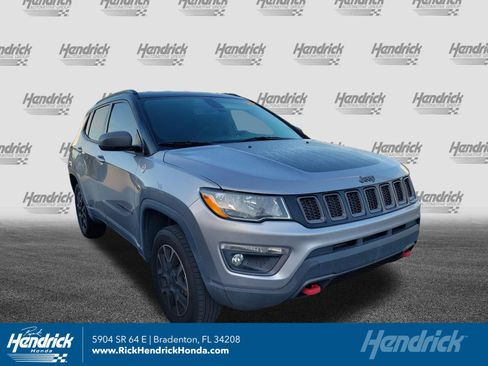 Used 2019 Jeep Compass Trailhawk w/ Cold Weather Group AWD/4WD image 1