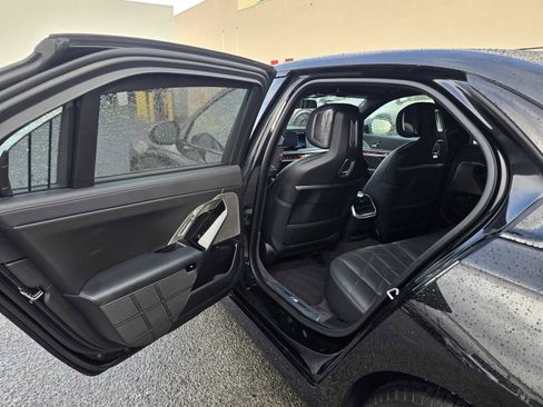 Used 2024 BMW 740i image 17