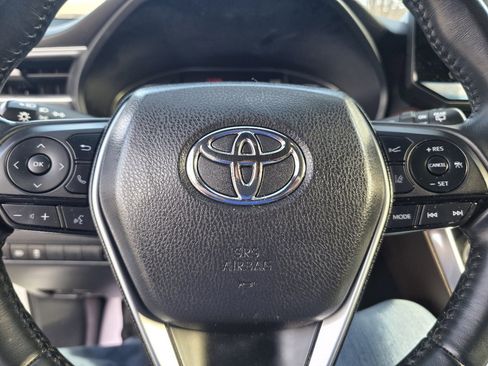 Used 2022 Toyota Venza XLE image 12