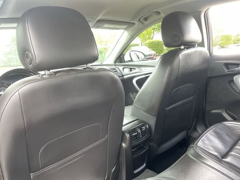 Used 2017 Buick Regal Sport Touring FWD image 19