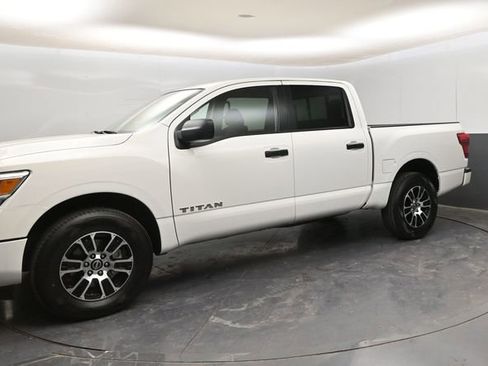 Used 2024 Nissan Titan SV AWD/4WD image 4