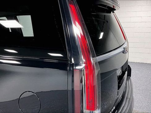 Used 2018 Cadillac Escalade Luxury image 24