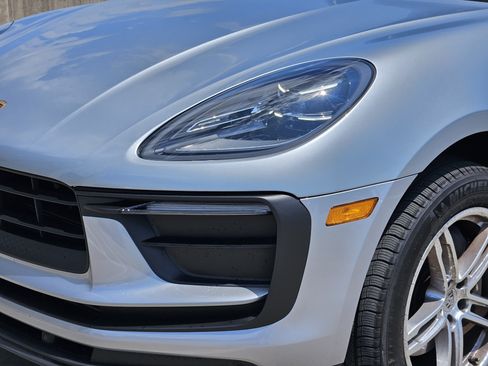 Certified 2026 Porsche Macan AWD/4WD image 12