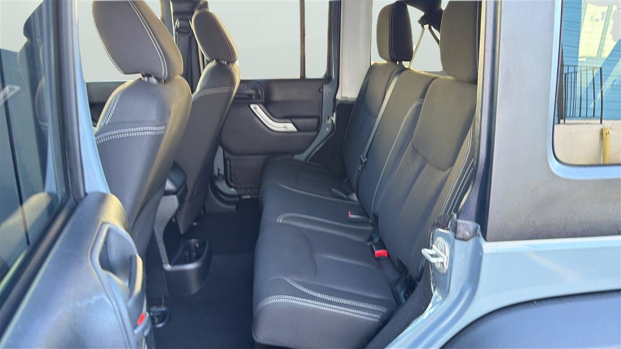 Used 2015 Jeep Wrangler Unlimited Rubicon AWD/4WD image 19