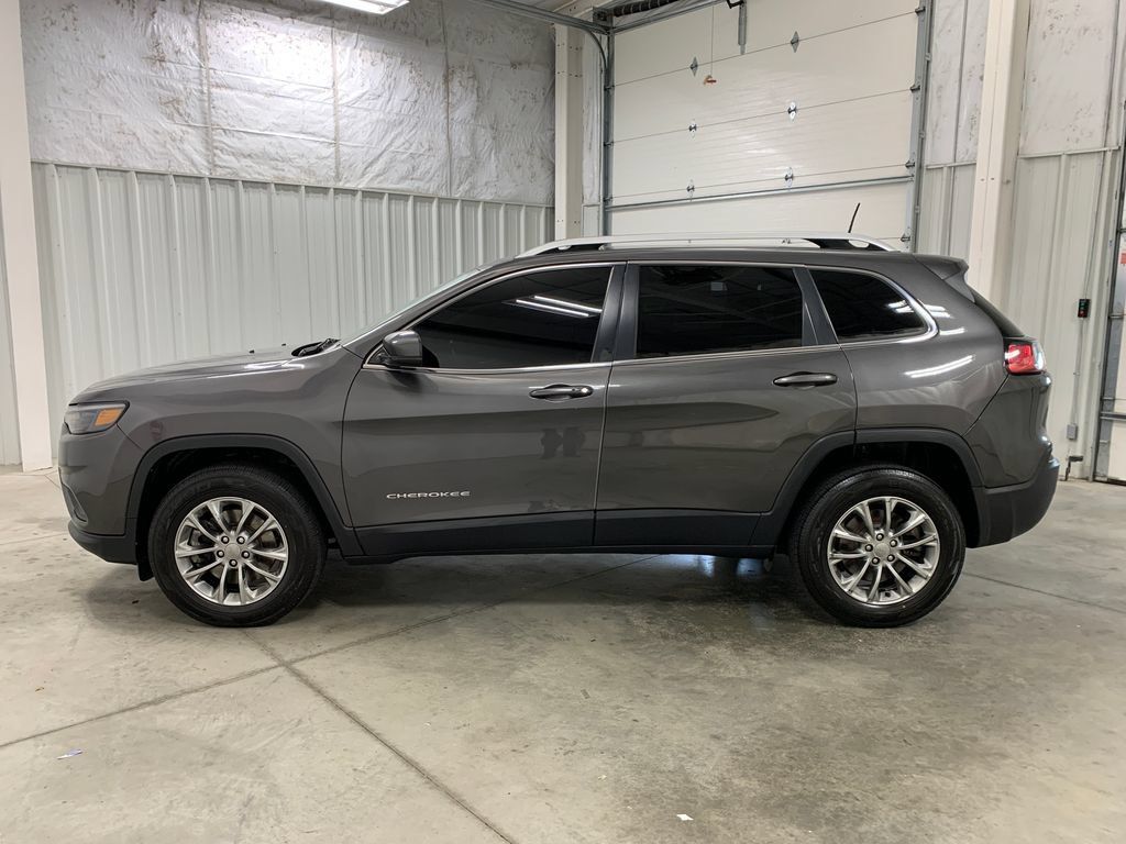 Used 2019 Jeep Cherokee Latitude Plus AWD/4WD image 2