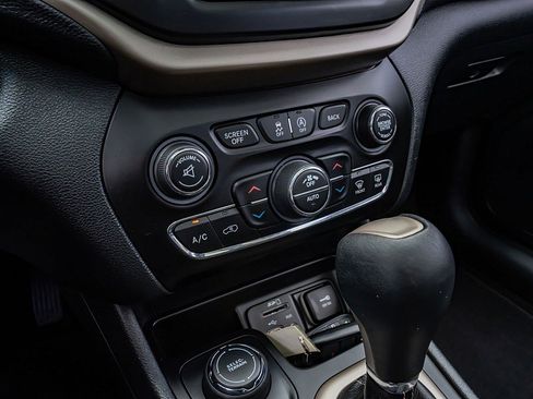 Used 2016 Jeep Cherokee Limited w/ Luxury Group image 28