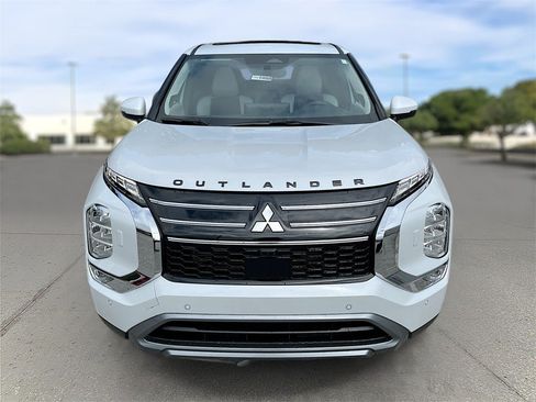 New 2025 Mitsubishi Outlander SE image 2