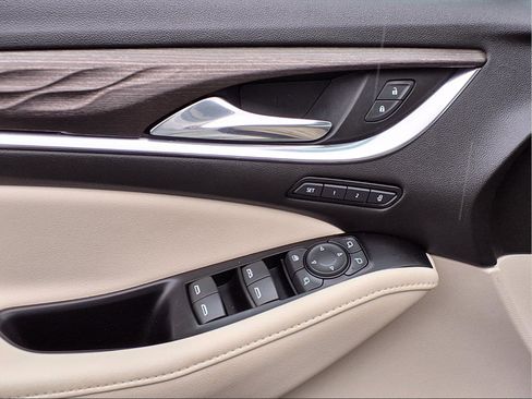 Used 2023 Buick Enclave Avenir AWD/4WD image 14