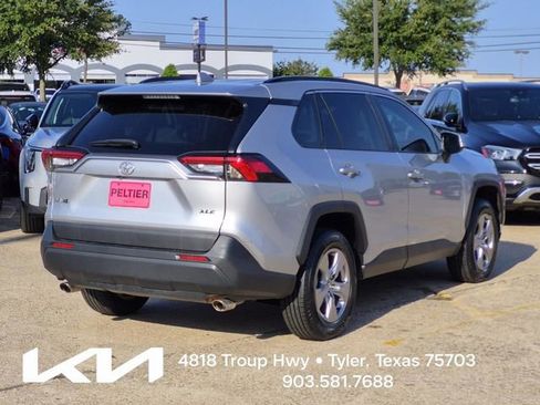 Used 2022 Toyota RAV4 XLE w/ Convenience Package FWD image 7