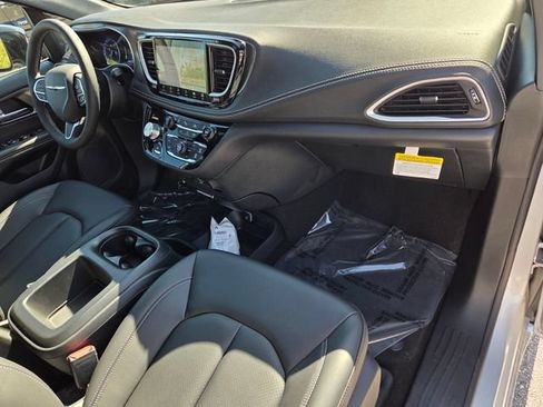 New 2026 Chrysler Pacifica Select FWD image 14