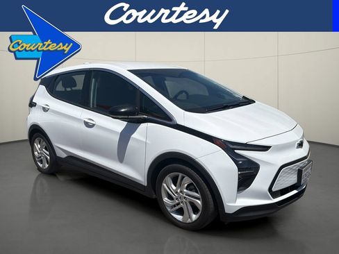 Used 2023 Chevrolet Bolt LT w/ Driver Confidence Package FWD image 1