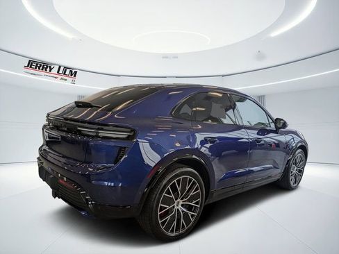 Used 2024 Porsche Macan Turbo Electric AWD/4WD image 3