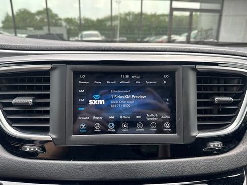 Used 2019 Chrysler Pacifica Touring Plus FWD image 19