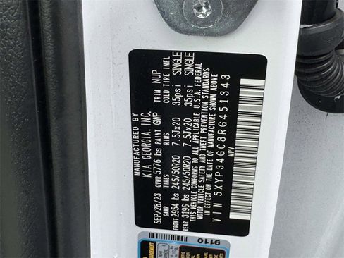 Used 2024 Kia Telluride EX w/ EX Captain's Chair Package image 29