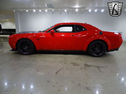 Used 2019 Dodge Challenger SRT Hellcat Redeye image 3